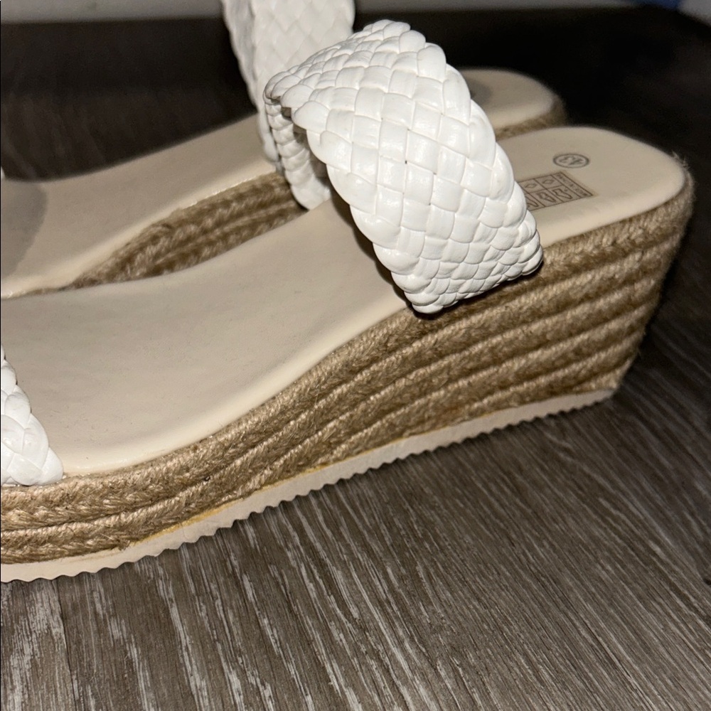 🆕 SHEIN Elegant White Woven Women's Sandals - Picture 4 of 5